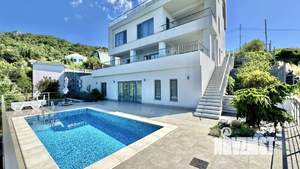 Дом 350м&sup2;, 4-этажный, посуточно, 