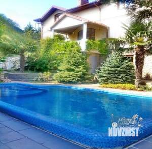 Дом 350м&sup2;, 3-этажный, посуточно, 