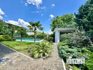 Дом 300м&sup2;, 2-этажный, посуточно, 