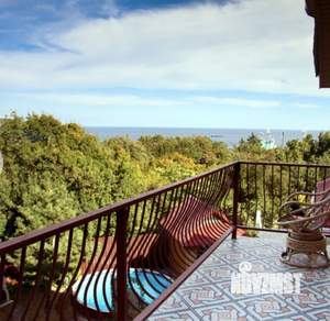 Дом 250м&sup2;, 3-этажный, посуточно, 