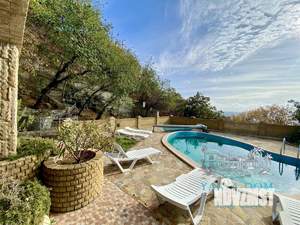 Дом 300м&sup2;, 3-этажный, посуточно, 