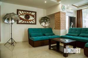 Дом 350м&sup2;, 3-этажный, посуточно, 