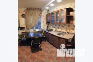 Дом 250м&sup2;, 3-этажный, посуточно, 