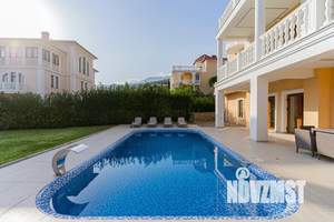 Дом 360м&sup2;, 3-этажный, посуточно, 