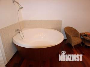 Дом 370м&sup2;, 3-этажный, посуточно, 