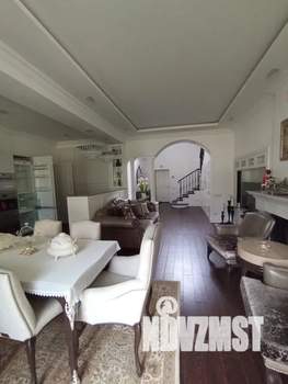 Дом 200м&sup2;, 2-этажный, посуточно, 