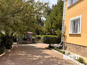 Дом 300м&sup2;, 3-этажный, посуточно, 