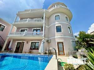 Дом 320м&sup2;, 3-этажный, посуточно, 