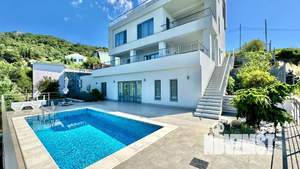 Дом 350м&sup2;, 4-этажный, посуточно, 