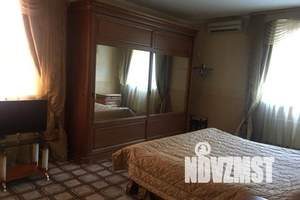 Дом 220м&sup2;, 2-этажный, посуточно, 