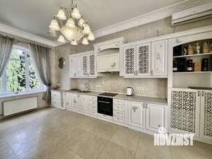 Дом 350м&sup2;, 3-этажный, посуточно, 