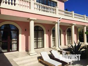 Дом 680м&sup2;, 2-этажный, посуточно, 