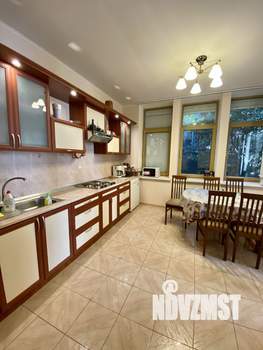 Дом 350м², 3-этажный, посуточно, 