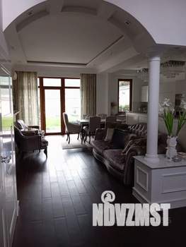 Дом 200м&sup2;, 2-этажный, посуточно, 