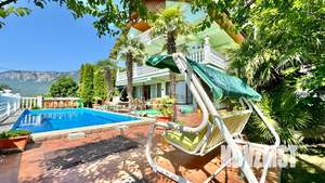 Дом 238м&sup2;, 3-этажный, посуточно, 