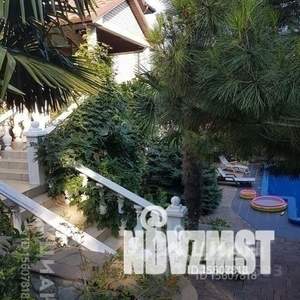 Дом 320м&sup2;, 3-этажный, посуточно, 