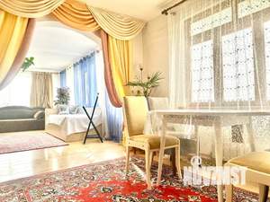 Дом 70м&sup2;, 3-этажный, посуточно, 