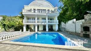 Дом 300м&sup2;, 3-этажный, посуточно, 