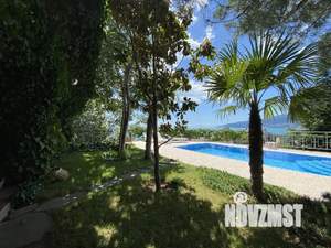 Дом 55м&sup2;, 3-этажный, посуточно, 