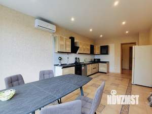 Дом 350м&sup2;, 3-этажный, посуточно, 