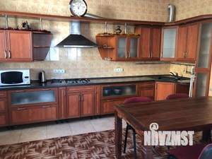 Дом 436м&sup2;, 3-этажный, посуточно, 