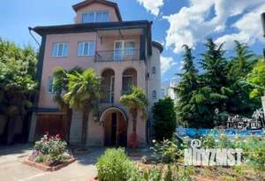 Дом 300м&sup2;, 3-этажный, на длительный срок, 