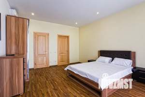 Дом 200м&sup2;, 3-этажный, посуточно, 