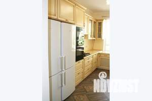 Дом 343м&sup2;, 3-этажный, посуточно, 