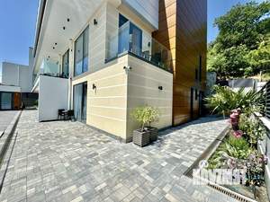 Дом 550м&sup2;, 3-этажный, посуточно, 