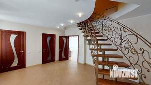 Дом 250м&sup2;, 3-этажный, на длительный срок, 