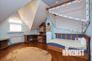 Дом 190м&sup2;, 4-этажный, посуточно, 