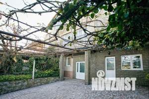 Дом 220м&sup2;, 2-этажный, посуточно, 