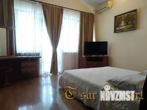 Дом 1000м², 3-этажный, посуточно, 