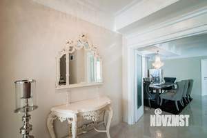 Коттедж 400м&sup2;, 4-этажный, на длительный срок, 