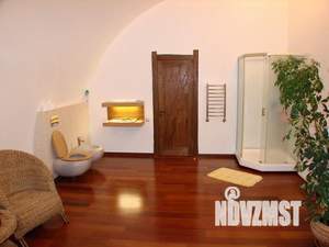 Дом 370м&sup2;, 3-этажный, посуточно, 