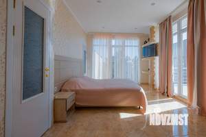 Дом 340м&sup2;, 3-этажный, посуточно, 