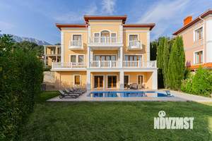 Дом 360м&sup2;, 3-этажный, посуточно, 