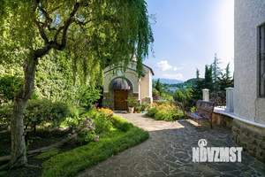 Дом 400м&sup2;, 3-этажный, посуточно, 