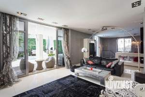 Дом 350м&sup2;, 2-этажный, на длительный срок, 