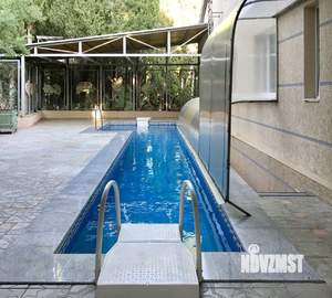 Дом 395м&sup2;, 3-этажный, на длительный срок, 