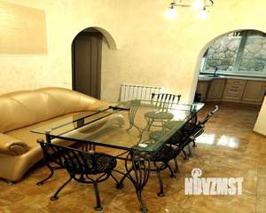 Дом 202м&sup2;, 2-этажный, посуточно, 