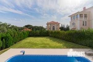 Дом 360м&sup2;, 3-этажный, посуточно, 