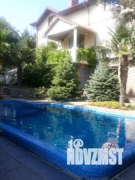 Дом 320м², 3-этажный, посуточно, 