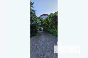 Дом 180м&sup2;, 3-этажный, посуточно, 