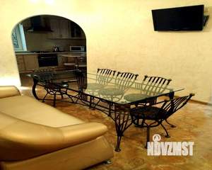 Дом 202м&sup2;, 2-этажный, посуточно, 