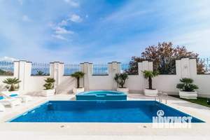 Дом 400м&sup2;, 4-этажный, на длительный срок, 