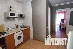 Дом 35м&sup2;, 3-этажный, посуточно, 