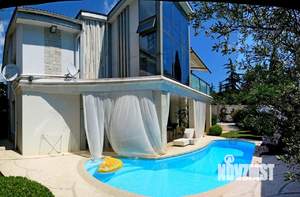 Дом 350м&sup2;, 2-этажный, на длительный срок, 