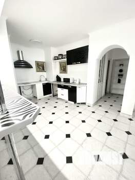 Дом 400м&sup2;, 4-этажный, посуточно, 