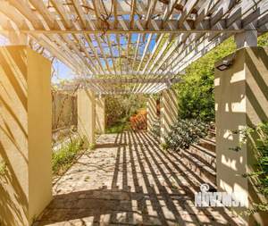 Дом 650м&sup2;, 3-этажный, посуточно, 